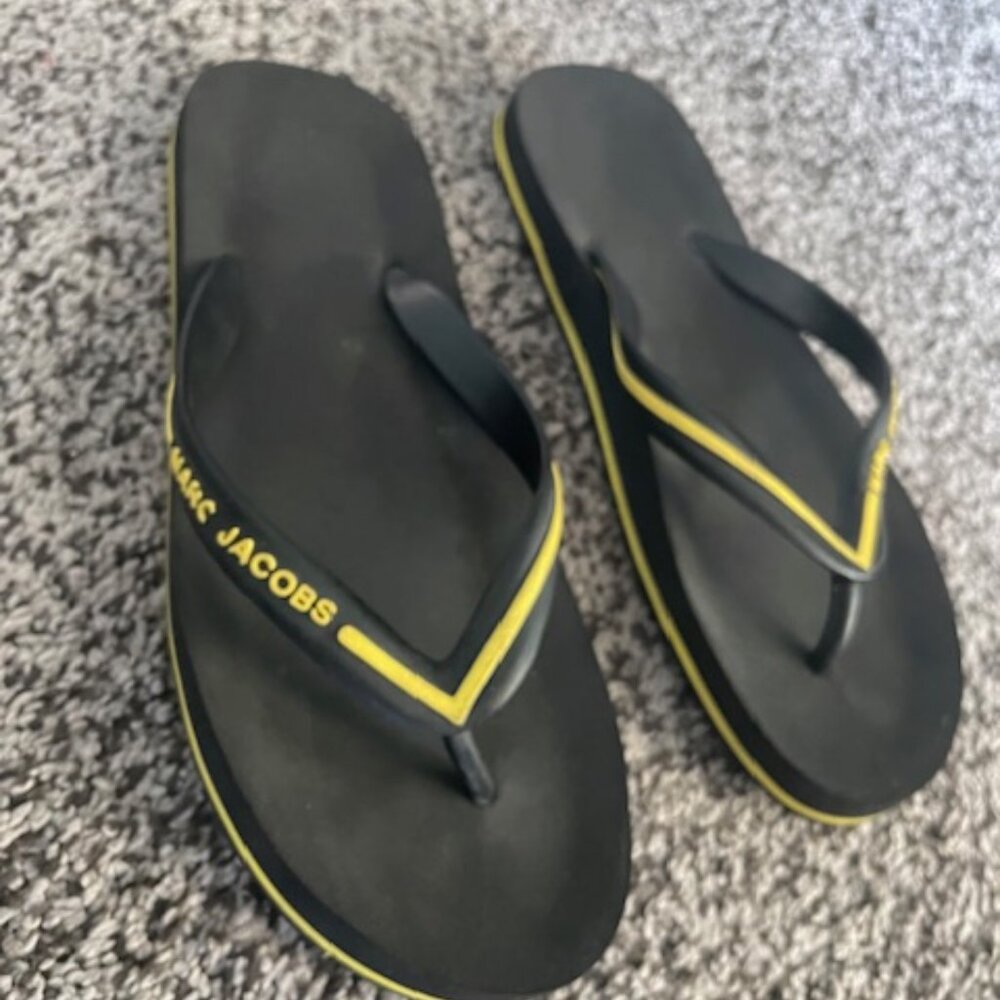 Marc Jacobs Men's Black and Yellow Flip Flops Size 7